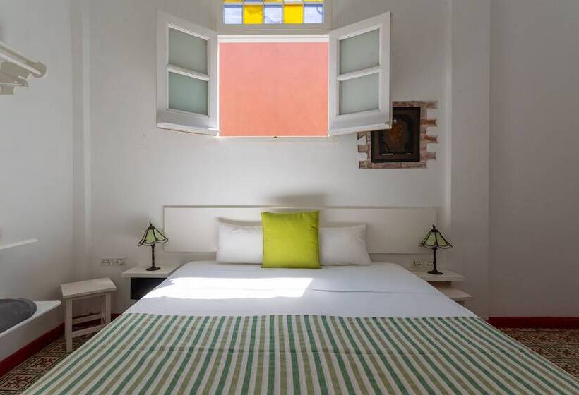 تختخواب و صبحانه El Almendron Rosado