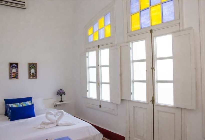 تختخواب و صبحانه El Almendron Rosado