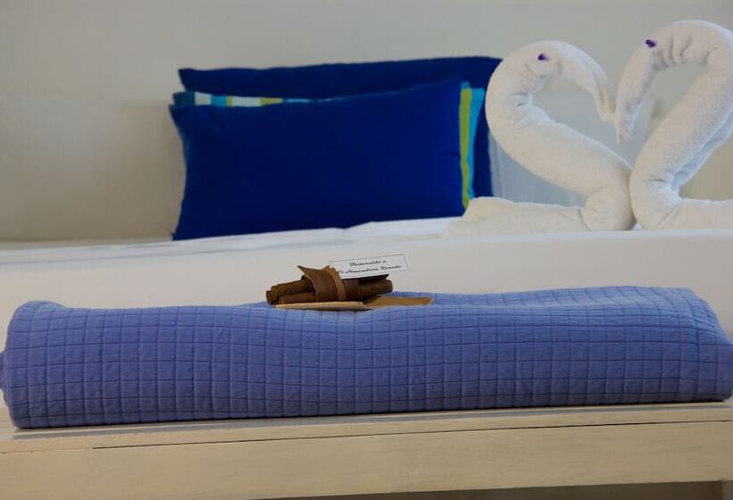 تختخواب و صبحانه El Almendron Rosado