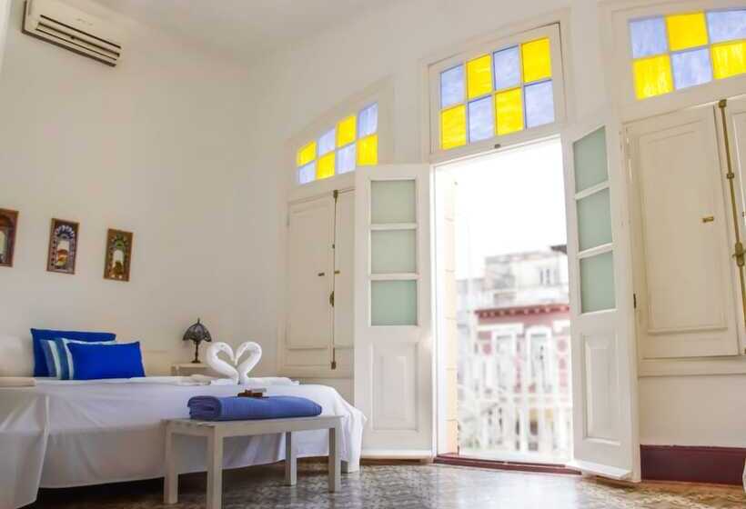 تختخواب و صبحانه El Almendron Rosado