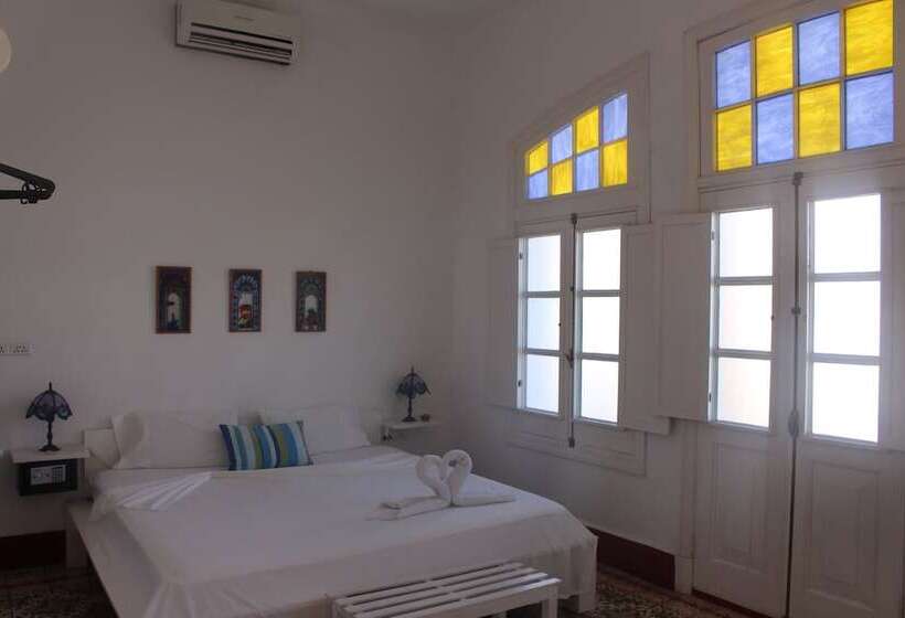 تختخواب و صبحانه El Almendron Rosado