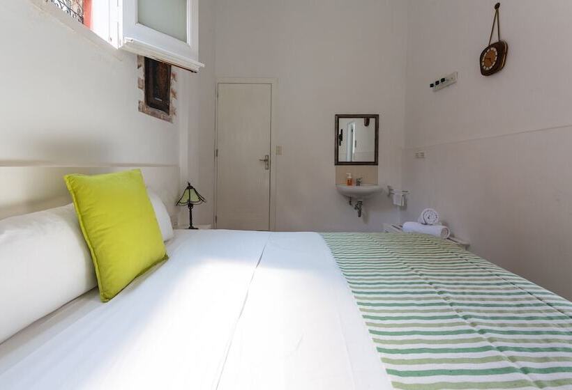 تختخواب و صبحانه El Almendron Rosado