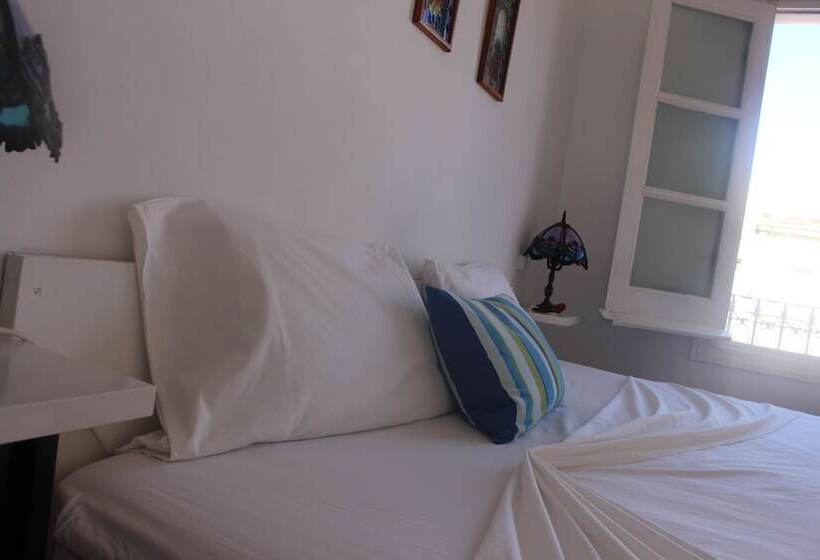 تختخواب و صبحانه El Almendron Rosado