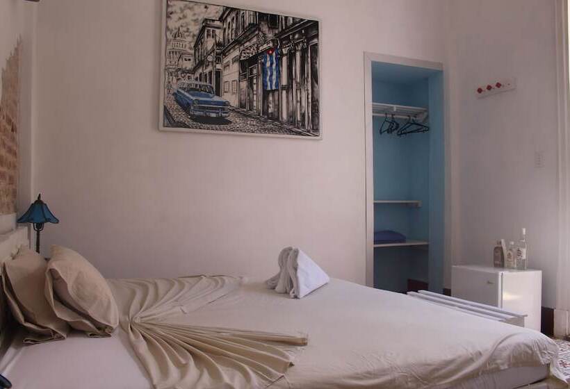 تختخواب و صبحانه El Almendron Rosado