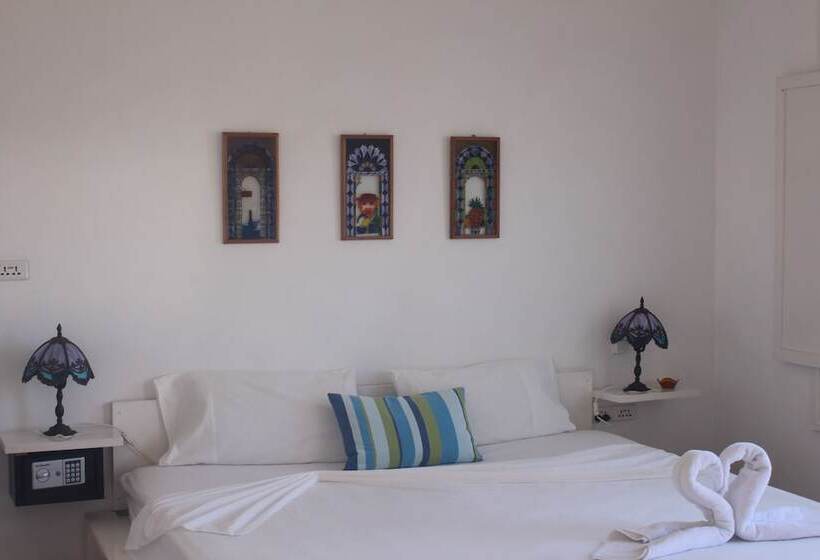 تختخواب و صبحانه El Almendron Rosado