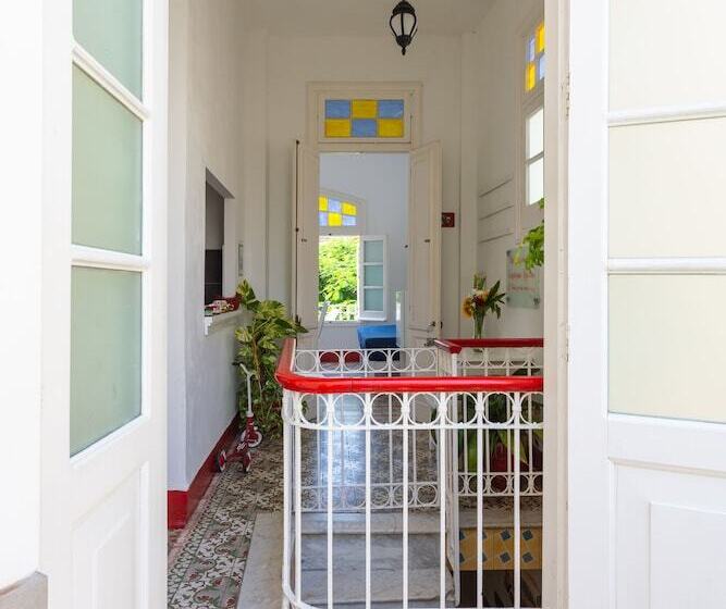 تختخواب و صبحانه El Almendron Rosado