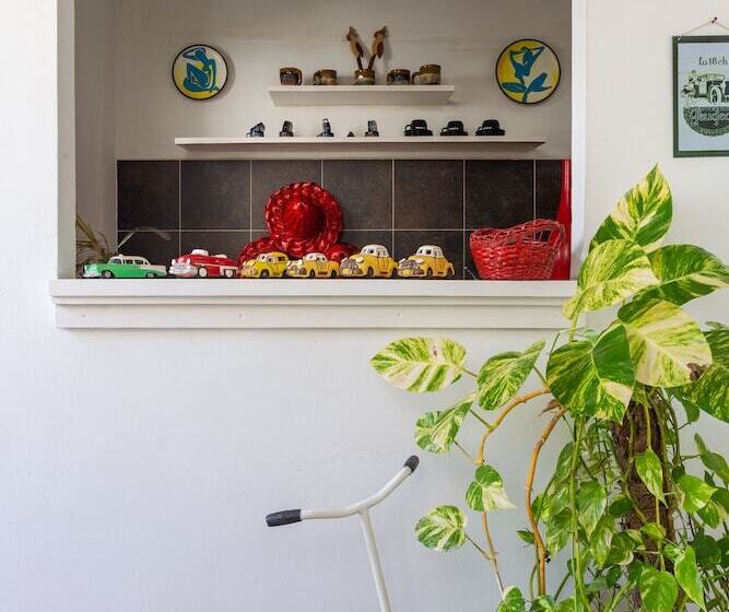 تختخواب و صبحانه El Almendron Rosado