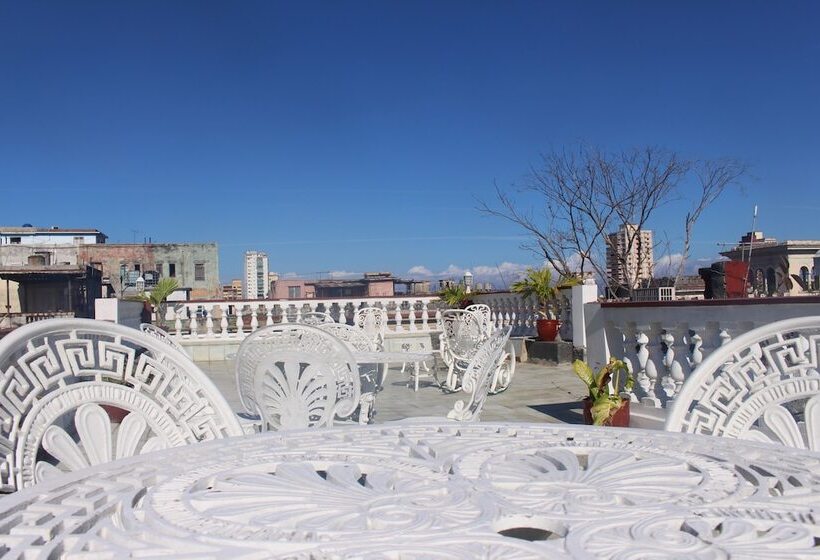 تختخواب و صبحانه El Almendron Rosado