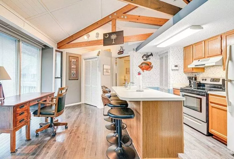 Myrtle Beach Tree House  W/ Deck ~ 7 Mi To Beach!