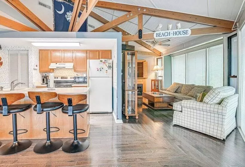 Myrtle Beach Tree House  W/ Deck ~ 7 Mi To Beach!