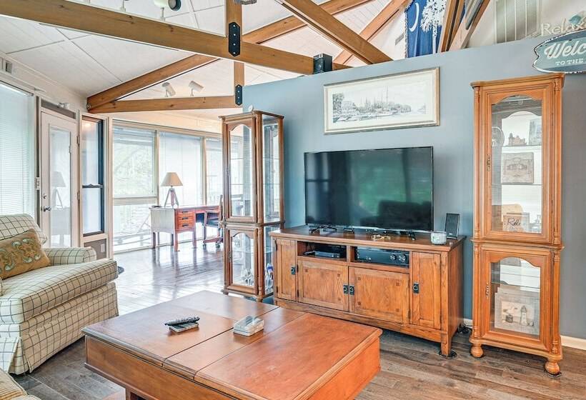 Myrtle Beach Tree House  W/ Deck ~ 7 Mi To Beach!