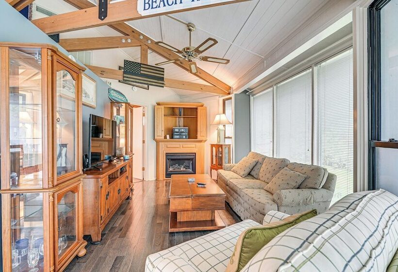 Myrtle Beach Tree House  W/ Deck ~ 7 Mi To Beach!