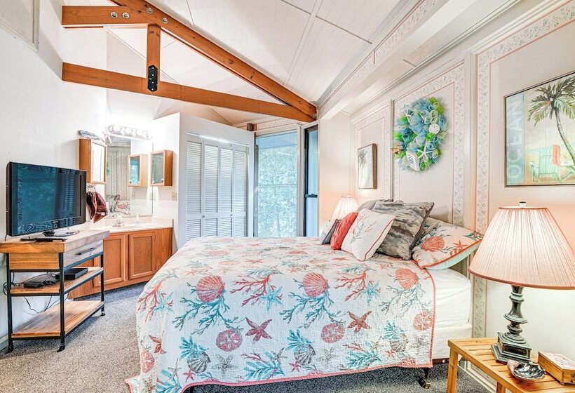 Myrtle Beach Tree House  W/ Deck ~ 7 Mi To Beach!