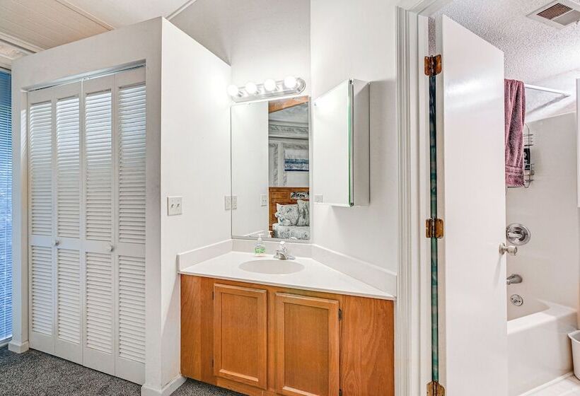 Myrtle Beach Tree House  W/ Deck ~ 7 Mi To Beach!