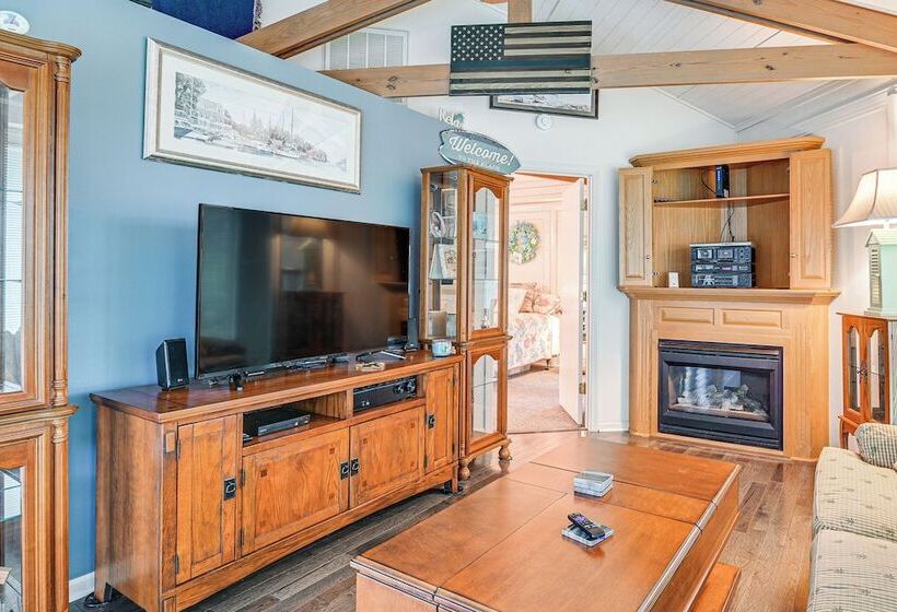 Myrtle Beach Tree House  W/ Deck ~ 7 Mi To Beach!