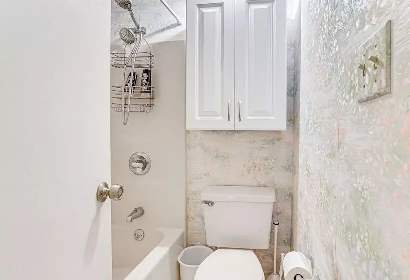 Myrtle Beach Tree House  W/ Deck ~ 7 Mi To Beach!