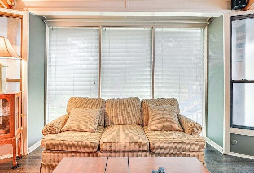 Myrtle Beach Tree House  W/ Deck ~ 7 Mi To Beach!