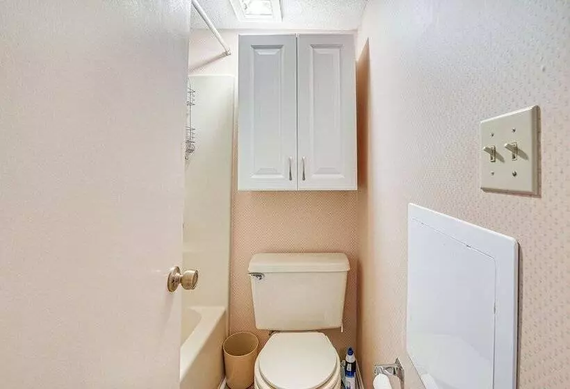 Myrtle Beach Tree House  W/ Deck ~ 7 Mi To Beach!