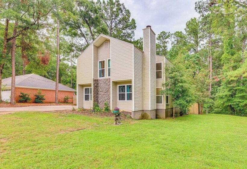 Daphne Home W/ Deck: Close To Beaches & Parks!