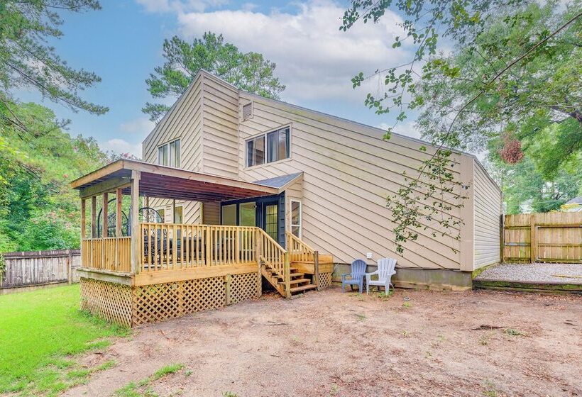 Daphne Home W/ Deck: Close To Beaches & Parks!