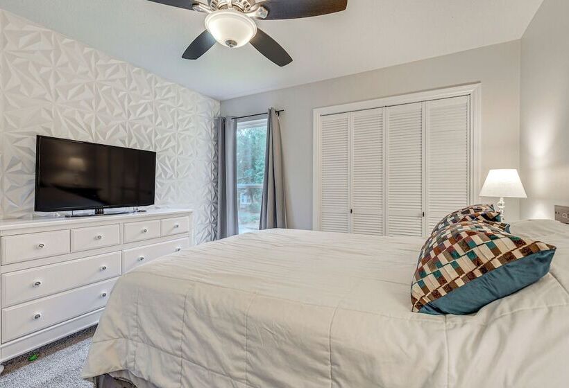 Daphne Home W/ Deck: Close To Beaches & Parks!