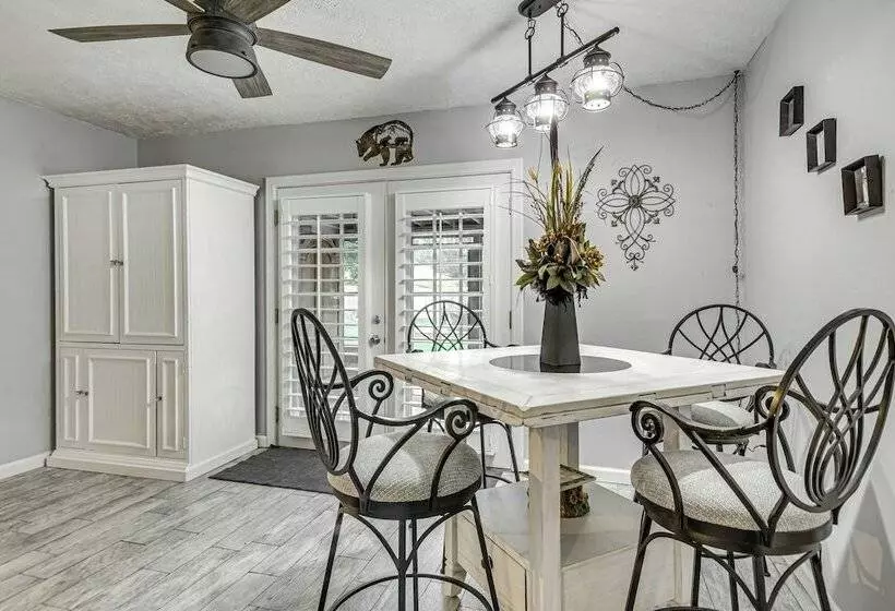 Fort Walton Beach Home W/ Pool: 5 Mi To Beach!