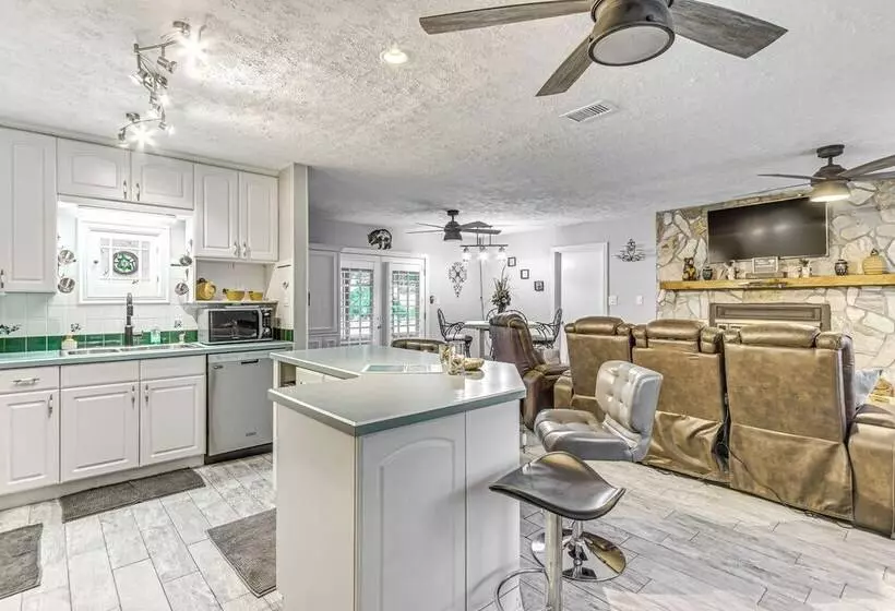 Fort Walton Beach Home W/ Pool: 5 Mi To Beach!