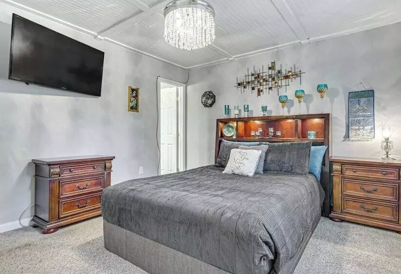 Fort Walton Beach Home W/ Pool: 5 Mi To Beach!