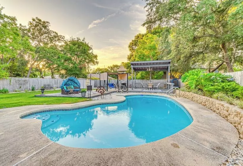 Fort Walton Beach Home W/ Pool: 5 Mi To Beach!