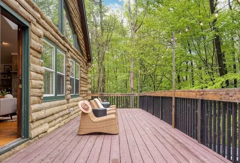 Half Moon By Avantstay 4br Cabin W/ Large Deck & Yard W/ Patio & Outdoor Dining