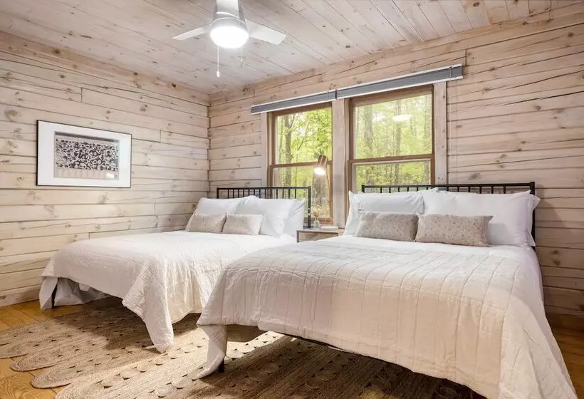 Half Moon By Avantstay 4br Cabin W/ Large Deck & Yard W/ Patio & Outdoor Dining