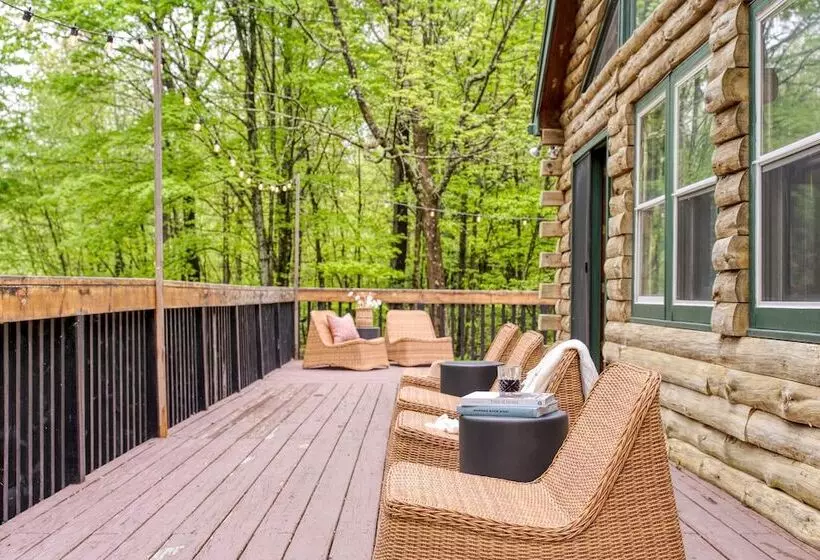 Half Moon By Avantstay 4br Cabin W/ Large Deck & Yard W/ Patio & Outdoor Dining