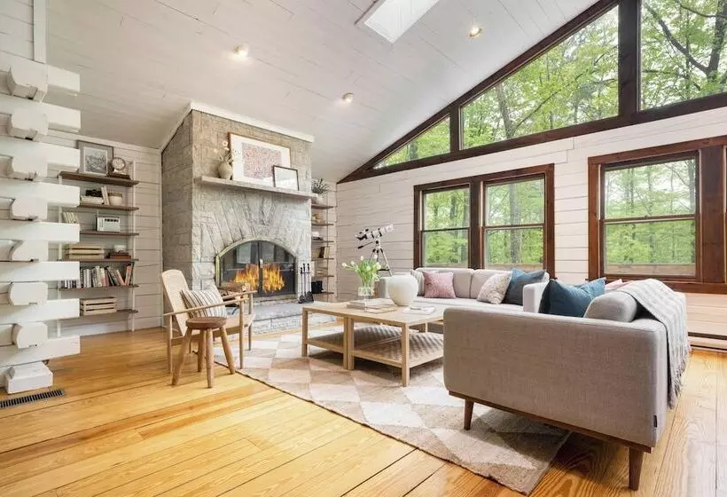 Half Moon By Avantstay 4br Cabin W/ Large Deck & Yard W/ Patio & Outdoor Dining