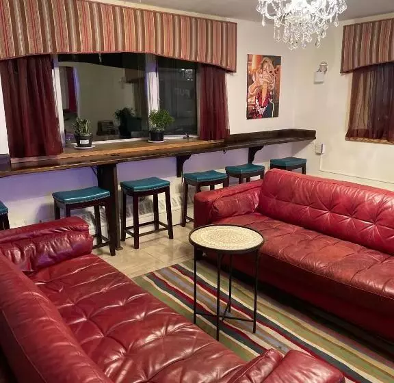 Hotelli Broadway And Main