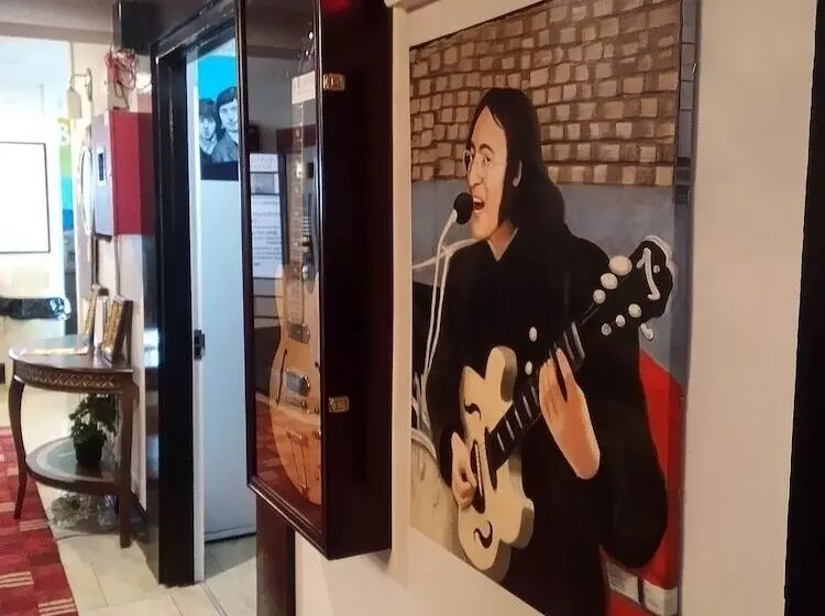 Hotelli Broadway And Main