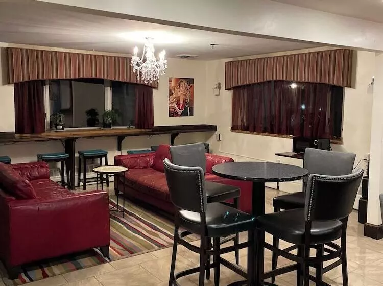 Hotelli Broadway And Main