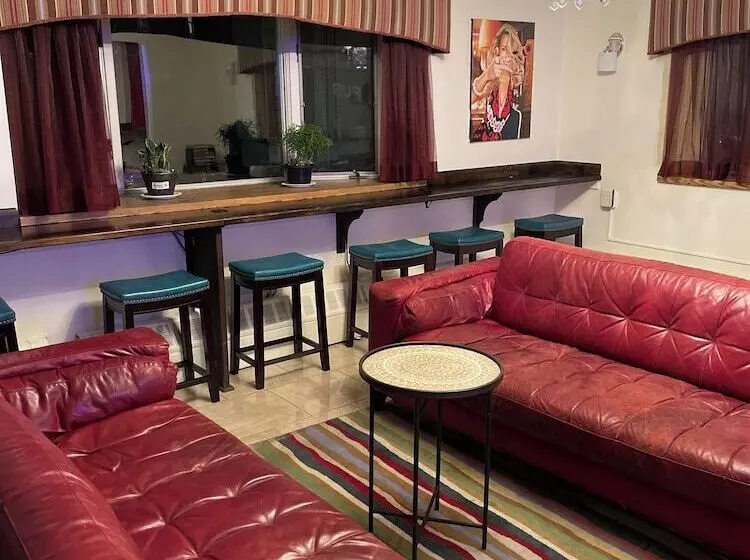 Hotelli Broadway And Main