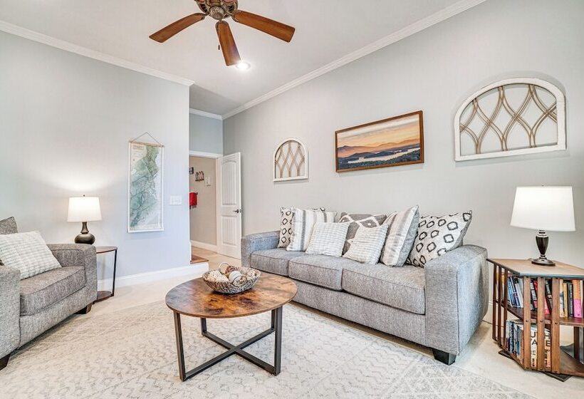 Lakefront Hiawassee Retreat W/ Dock + Hot Tub!