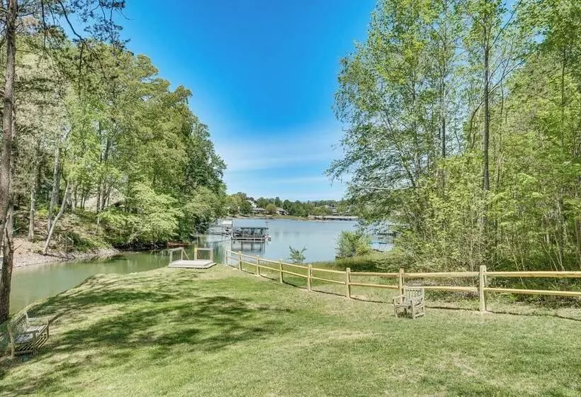Lakefront Hiawassee Retreat W/ Dock + Hot Tub!