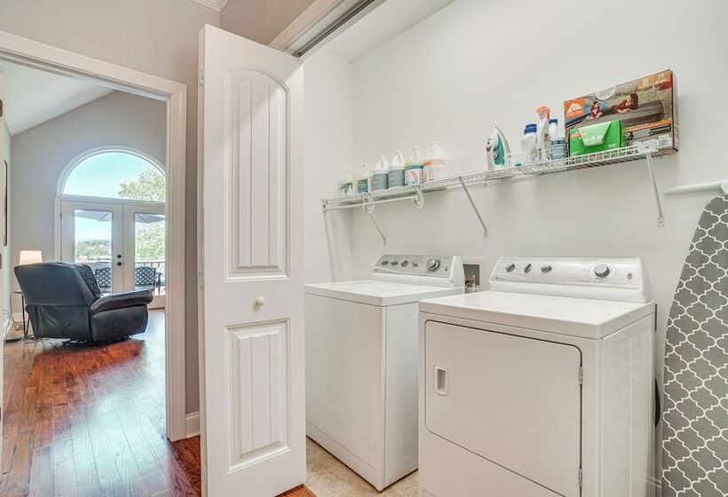 Lakefront Hiawassee Retreat W/ Dock + Hot Tub!