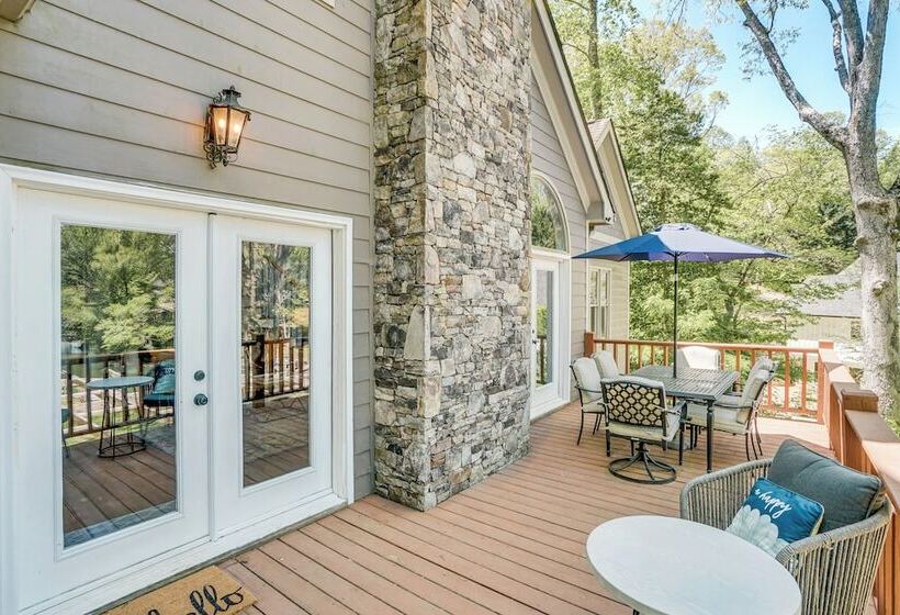 Lakefront Hiawassee Retreat W/ Dock + Hot Tub!