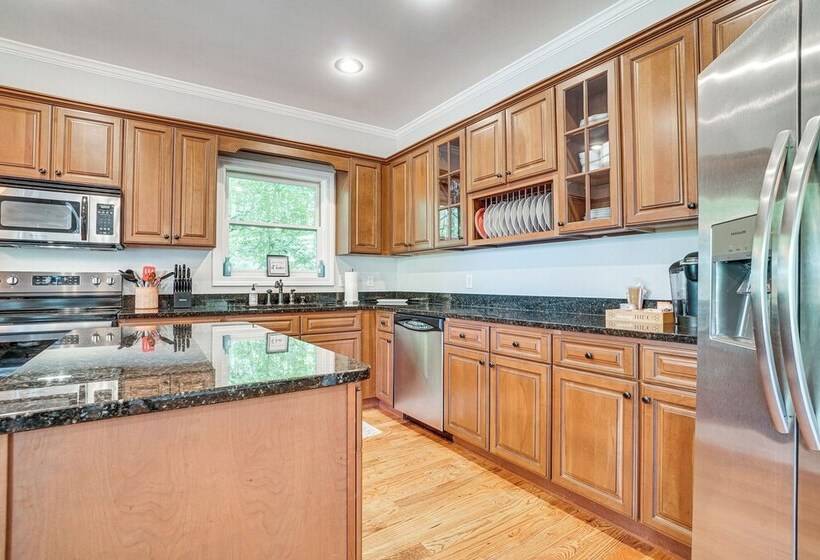 Lakefront Hiawassee Retreat W/ Dock + Hot Tub!