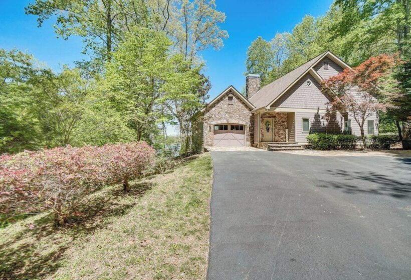 Lakefront Hiawassee Retreat W/ Dock + Hot Tub!
