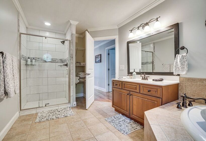 Lakefront Hiawassee Retreat W/ Dock + Hot Tub!