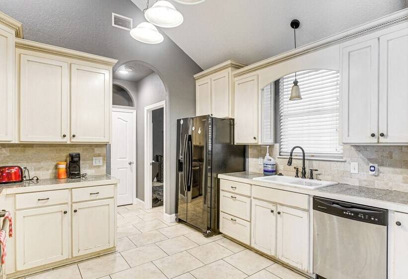 Luxe Brunswick Home ~ 14 Mi To Jekyll Island!