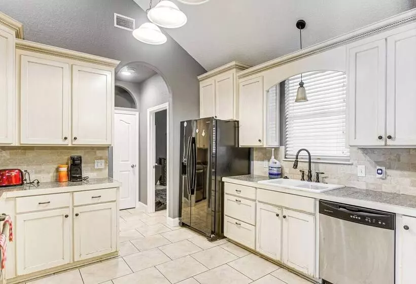 Luxe Brunswick Home ~ 14 Mi To Jekyll Island!