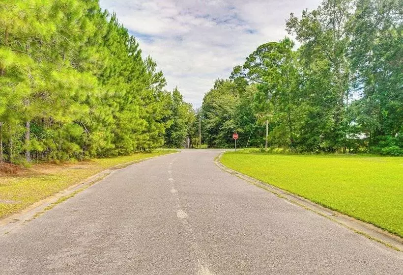 Luxe Brunswick Home ~ 14 Mi To Jekyll Island!