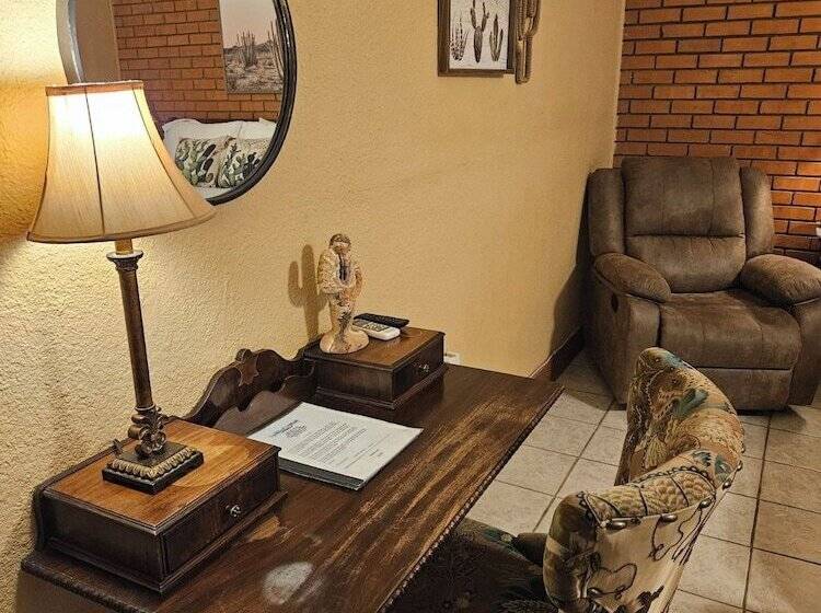 Мотель Roots Retreat