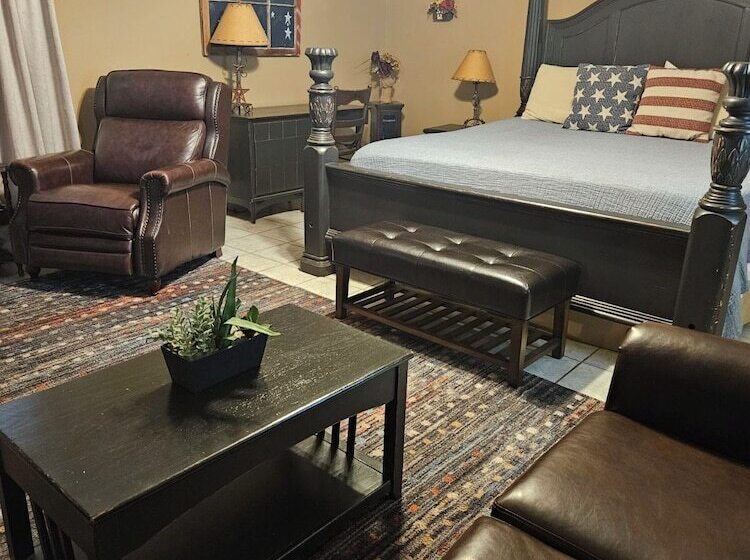 Мотель Roots Retreat