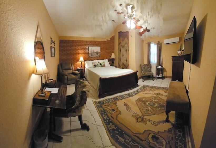 Мотель Roots Retreat